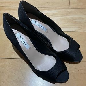 Mina New York Women's 9.5 Black color Comfortable Sandal with Open